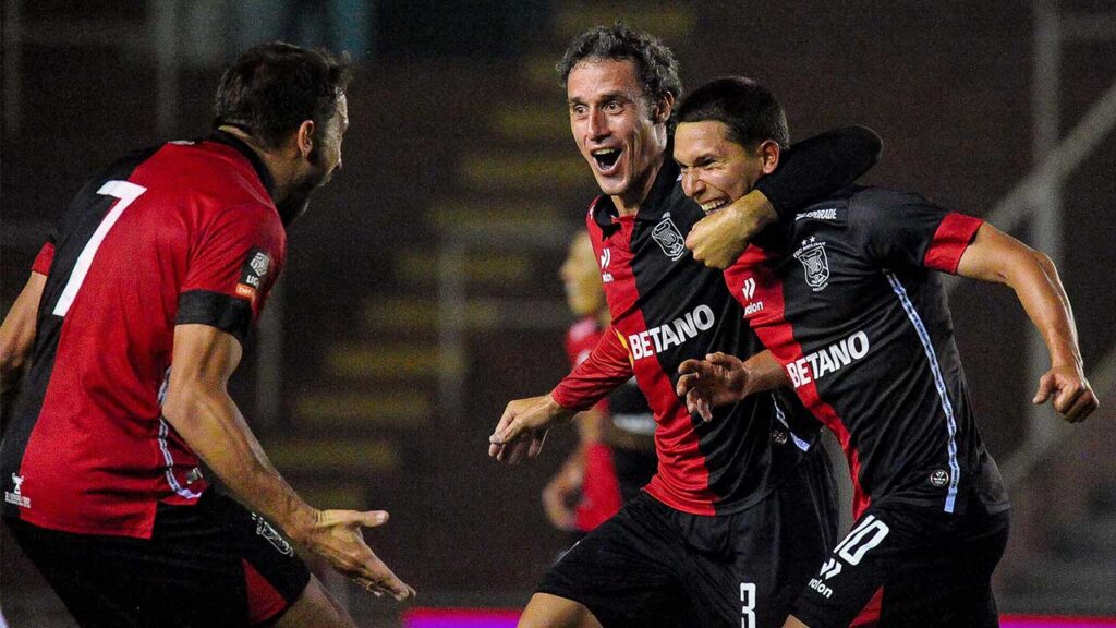 Gol de Tomás Martínez